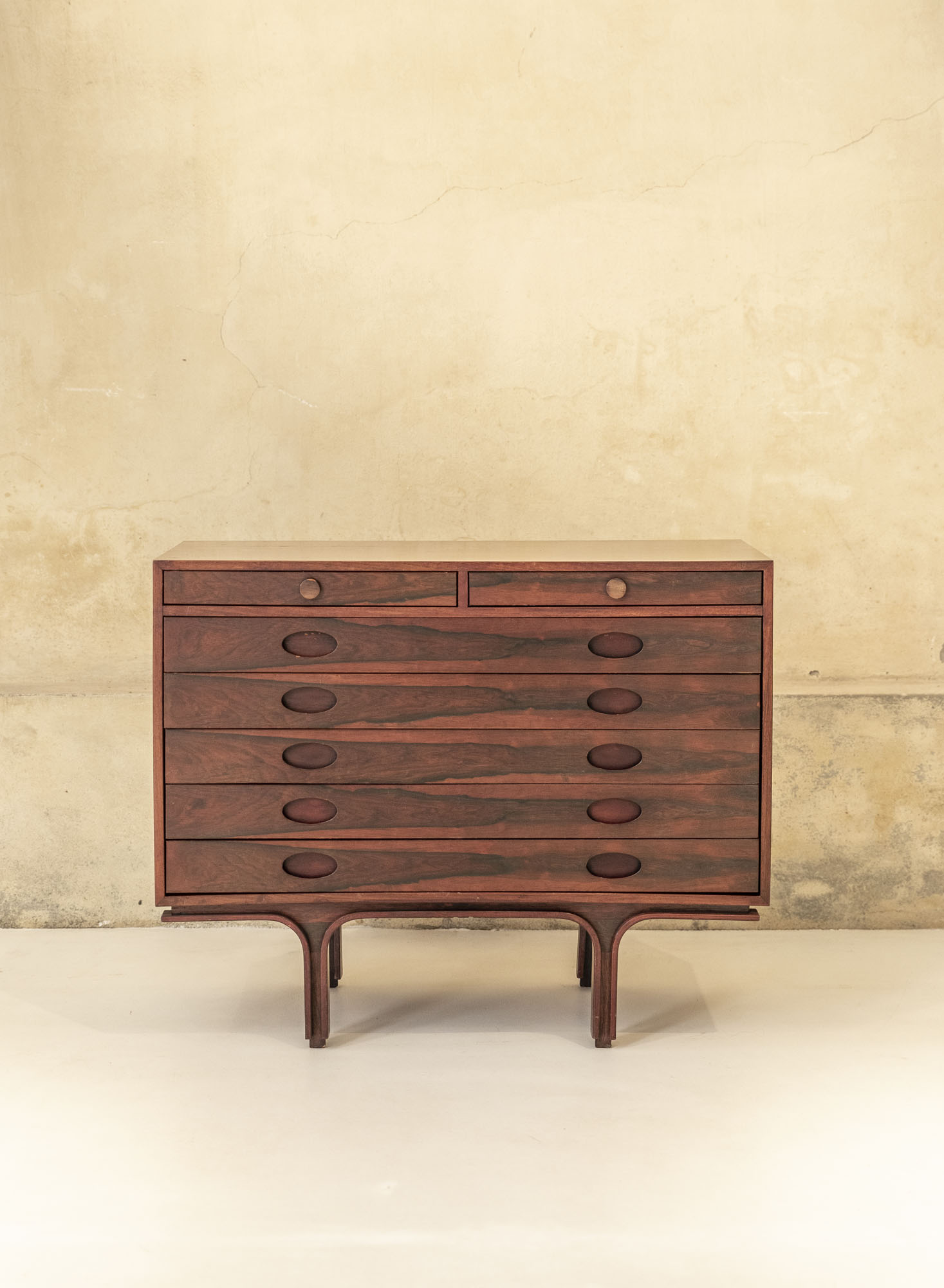 Chest_of_drawers_by_Gianfranco_Frattini_for_bernin_-_1