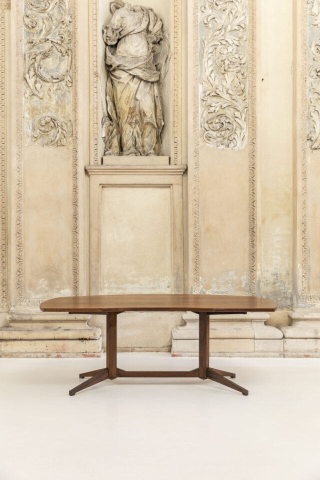 Dining_table_by_Franco_Albini_and_Franca_Held_Model_TL-22_-_1