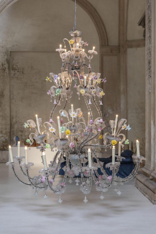 Pair_of_Ca_Rezzonico_Murano_Chandeliers_-_4