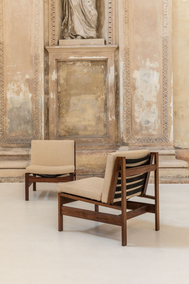 Pair_of_armchairs_low_seat_-_1