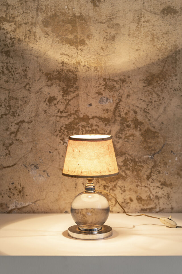 Revolving_Glass_Sphere_Table_Lamp_-_1